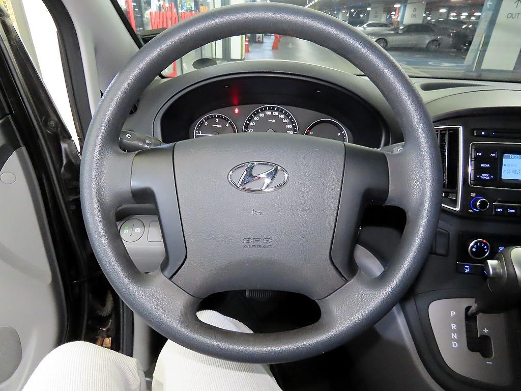 HYUNDAI Starex - Vista 7