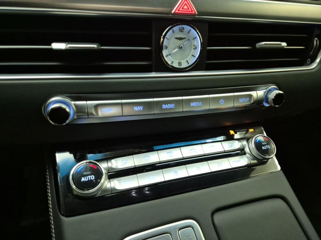 Genesis G90 - Vista 10