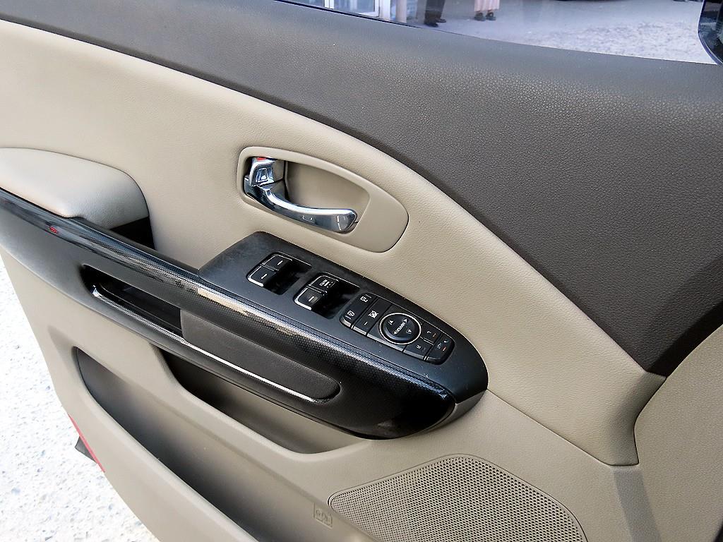 KIA Carnival - Vista 12