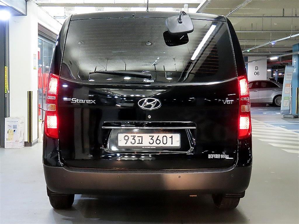 HYUNDAI Starex - Vista 5