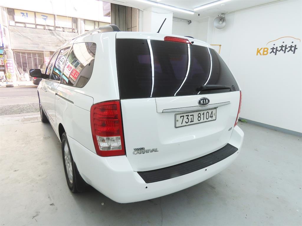 KIA Carnival - Vista 5