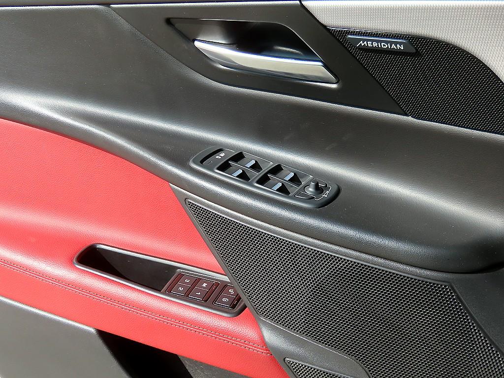 Jaguar XE - Vista 12