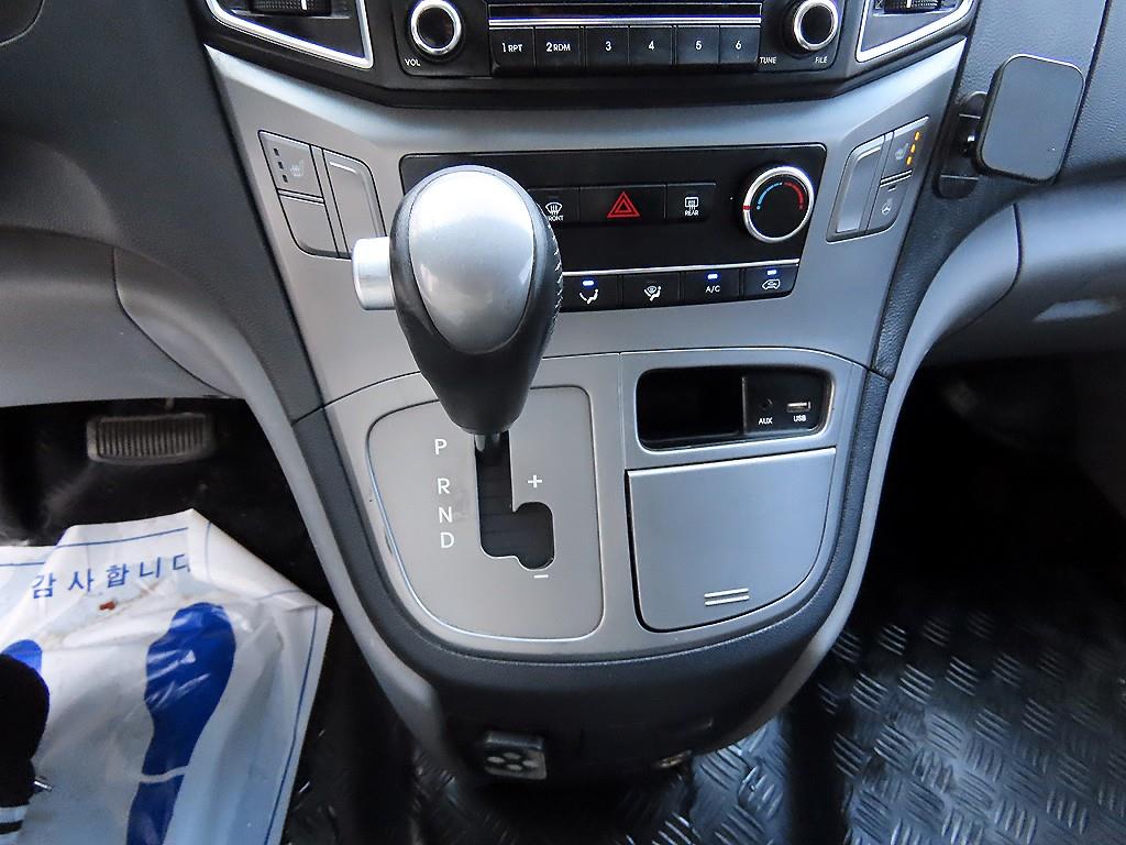 HYUNDAI Starex - Vista 10