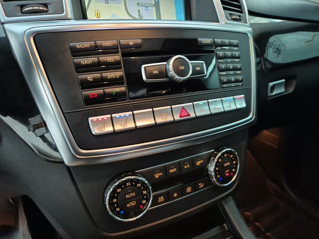 Mercedes Benz M Class - Vista 10