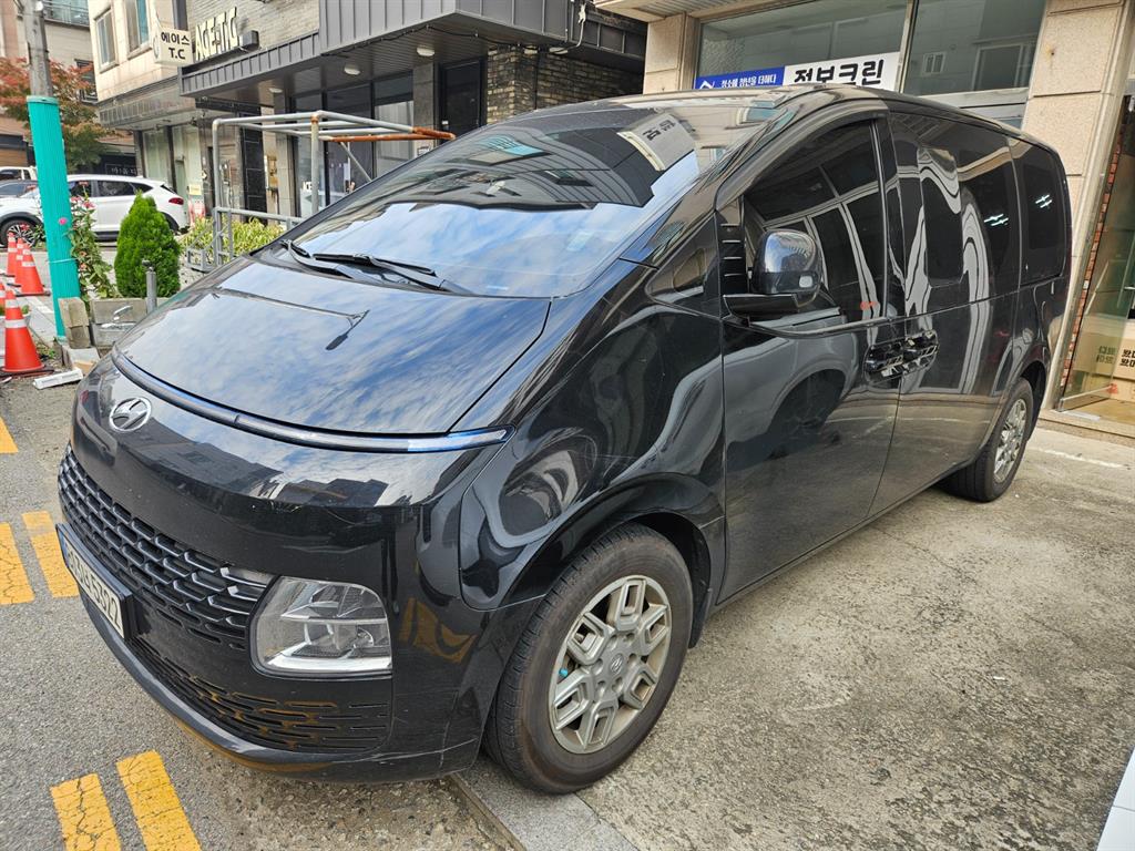 HYUNDAI Staria - Vista 2