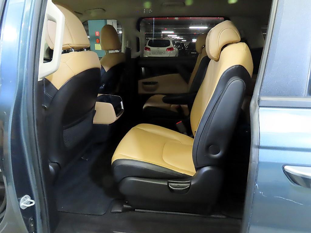 KIA Carnival - Vista 7