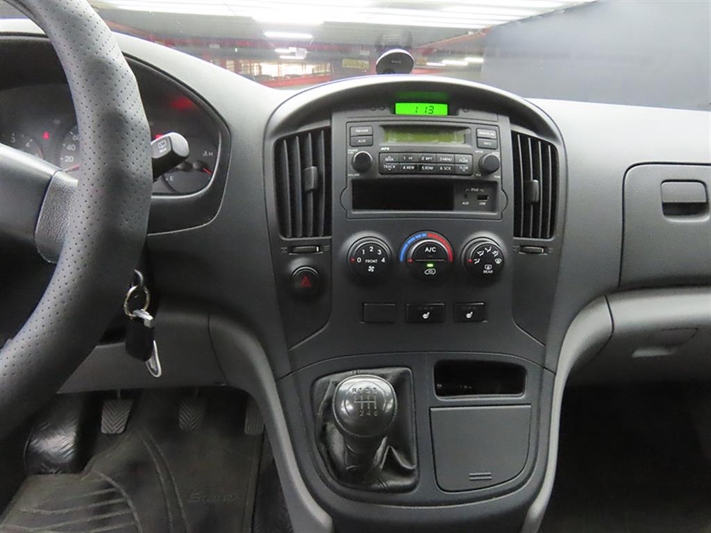 HYUNDAI Starex - Vista 7