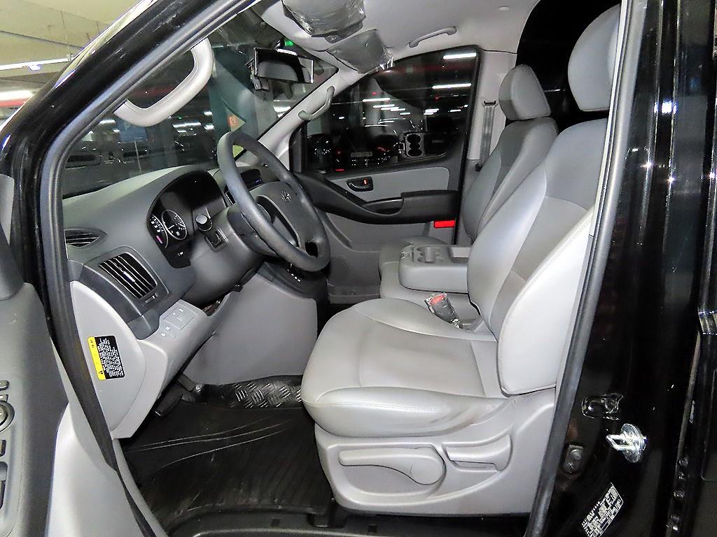 HYUNDAI Starex - Vista 6