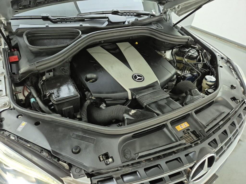 Mercedes Benz M Class - Vista 6