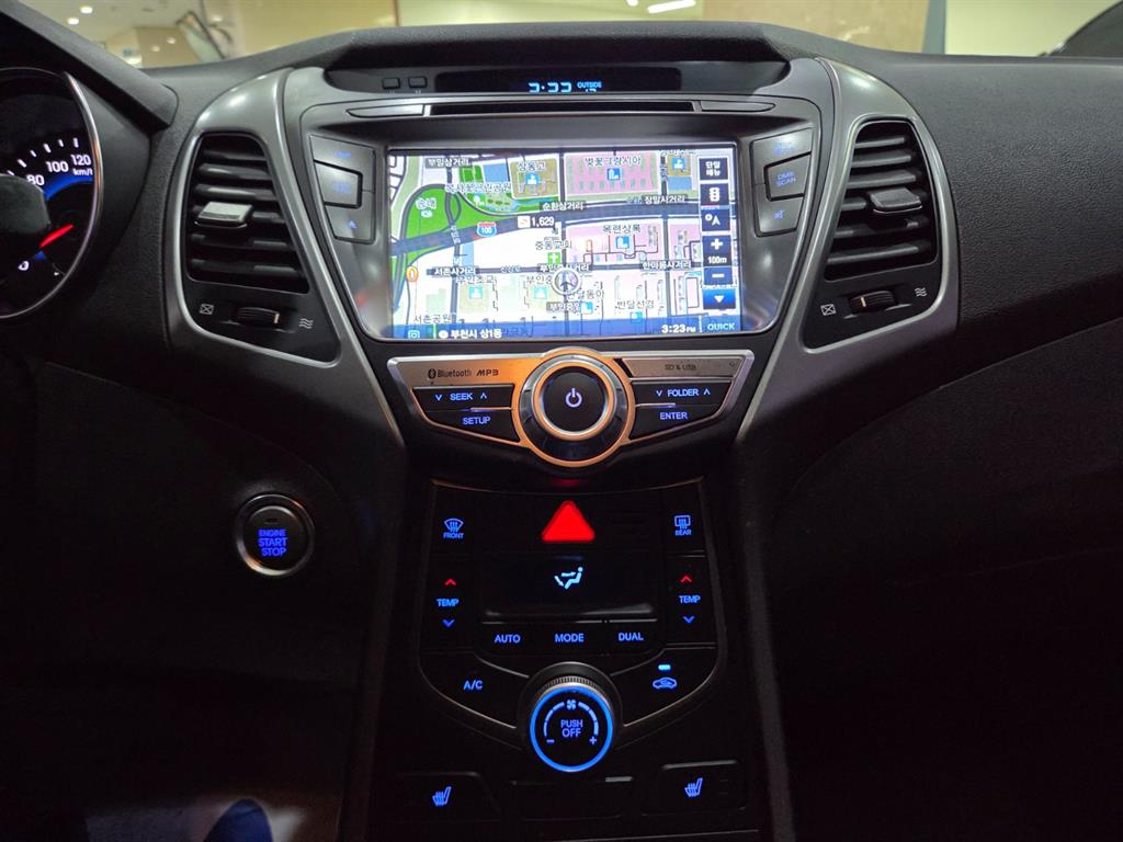 HYUNDAI Avante - Vista 11