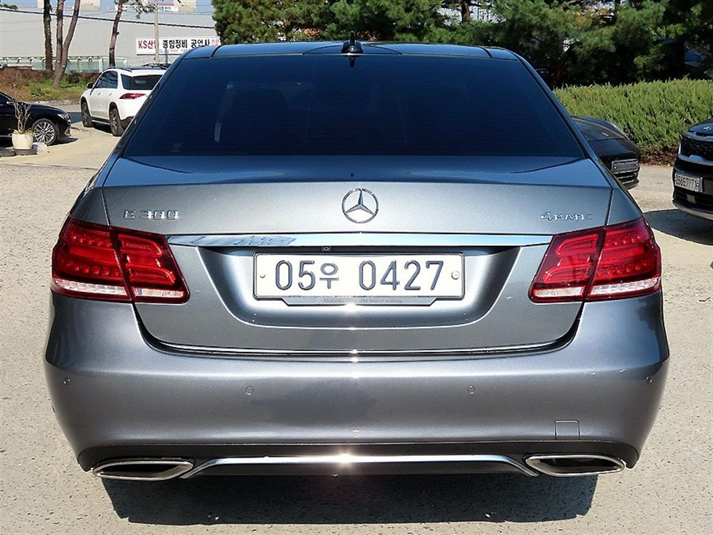 Mercedes Benz E class - Vista 4