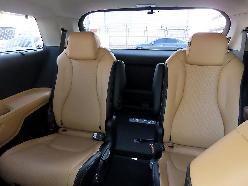 KIA Carnival - Vista 7