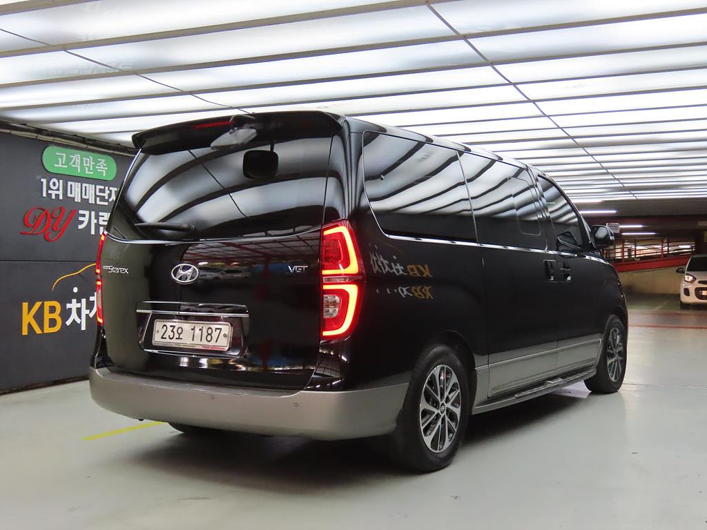 HYUNDAI Starex - Vista 4