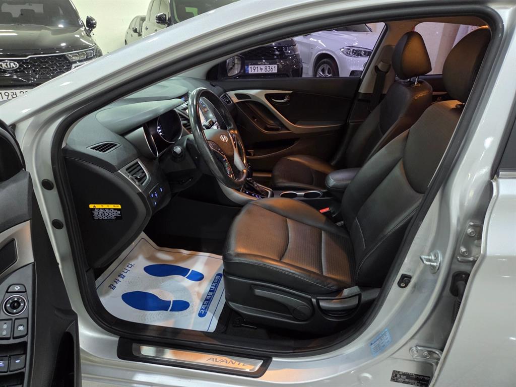 HYUNDAI Avante - Vista 6