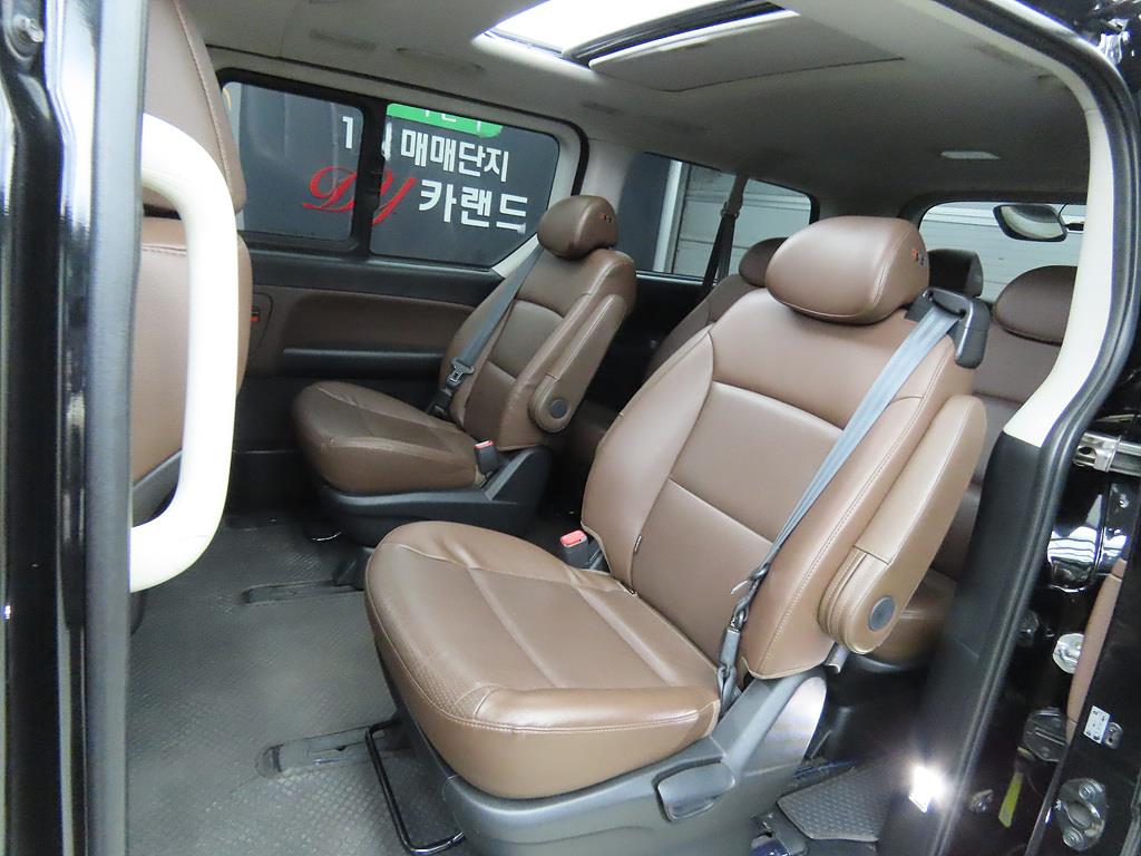 HYUNDAI Starex - Vista 7