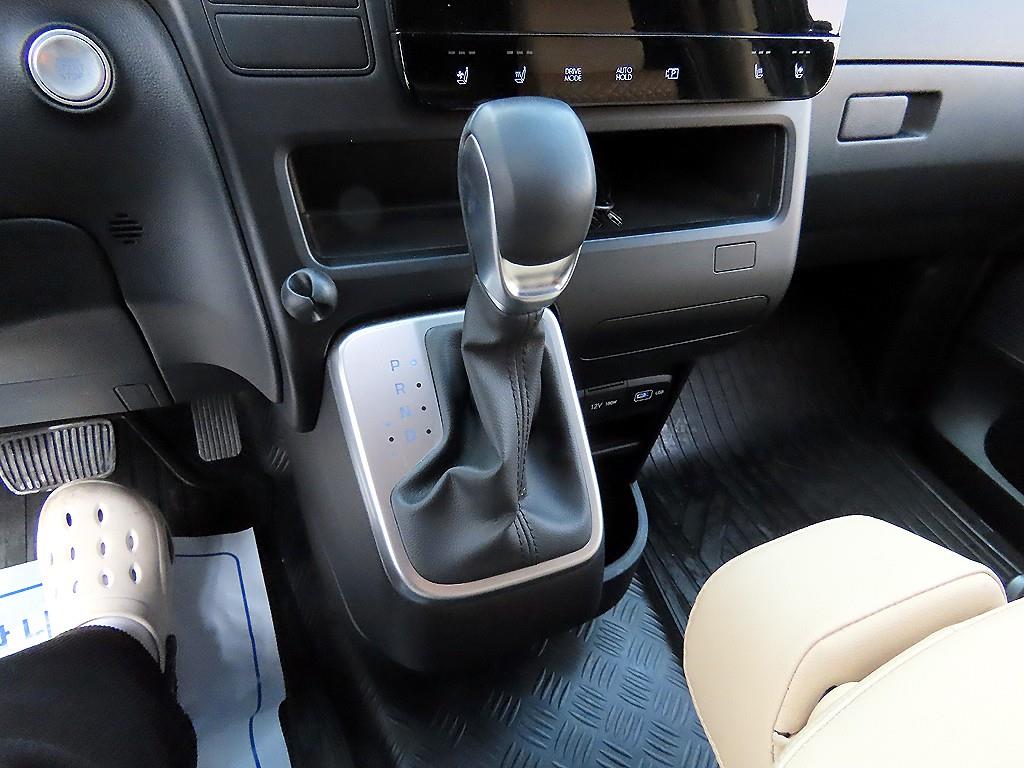 HYUNDAI Staria - Vista 10