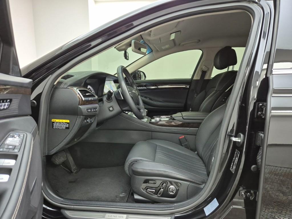 Genesis G90 - Vista 11