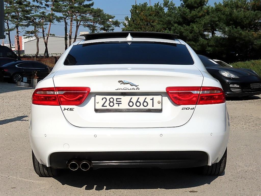 Jaguar XE - Vista 4