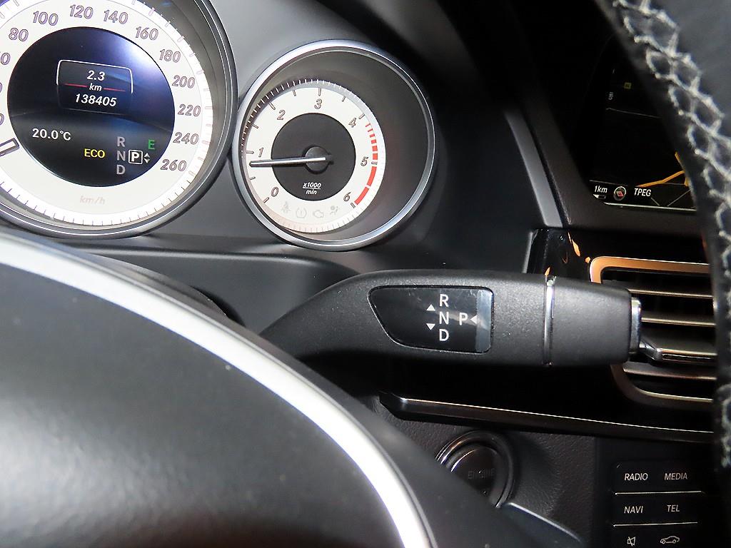 Mercedes Benz E class - Vista 12