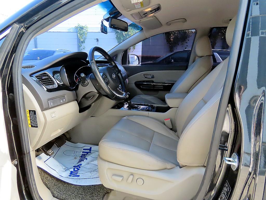 KIA Carnival - Vista 5