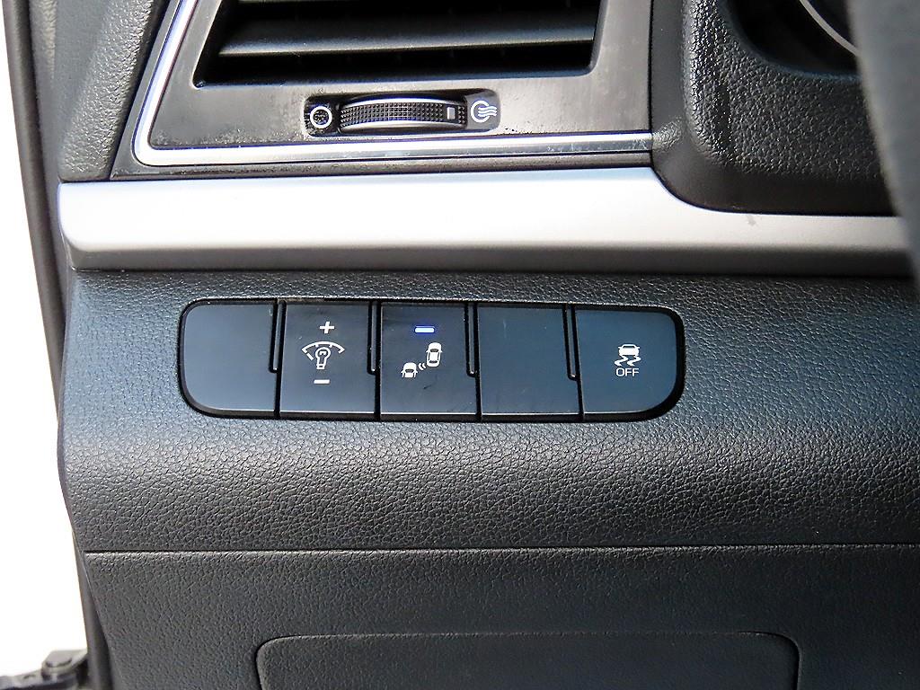 HYUNDAI Avante - Vista 12