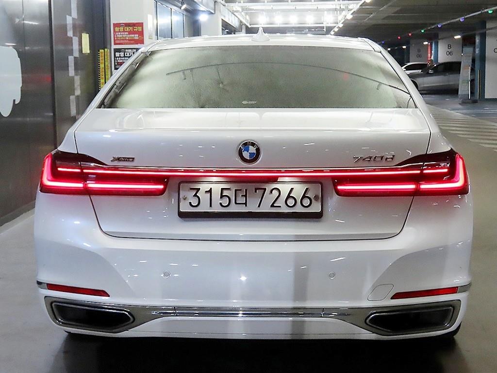 BMW 7 Series - Vista 5