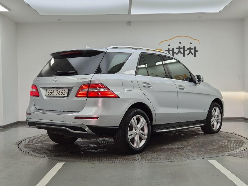 Mercedes Benz M Class - Vista 4