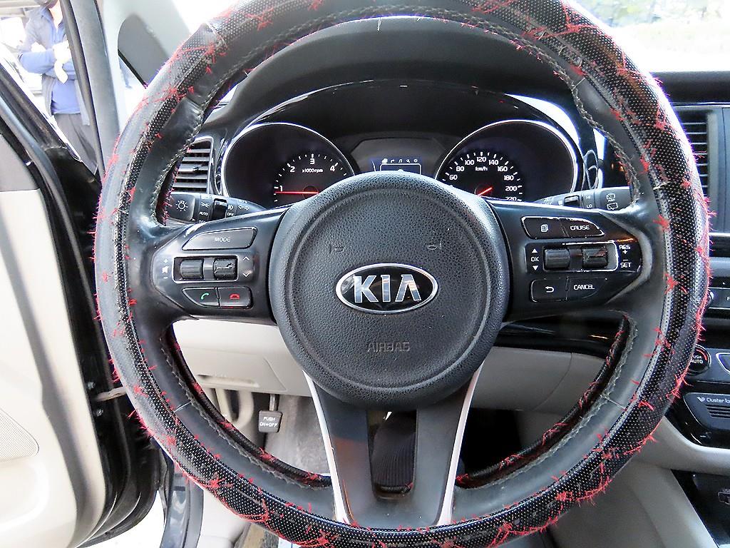 KIA Carnival - Vista 9