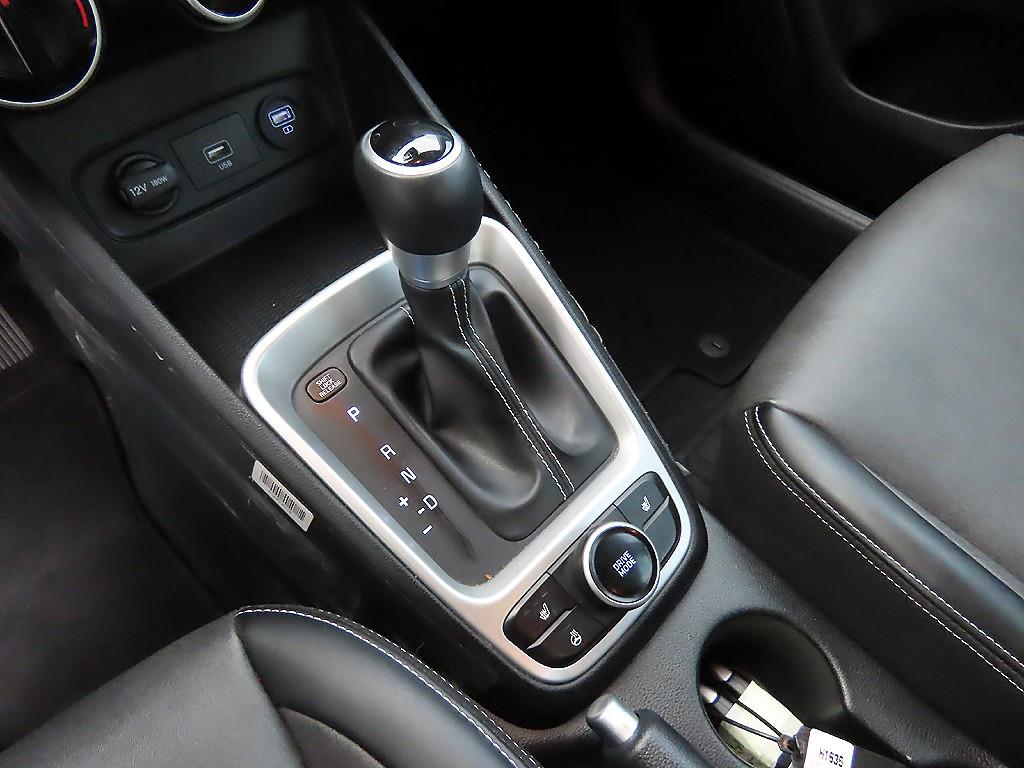 HYUNDAI Venue - Vista 10