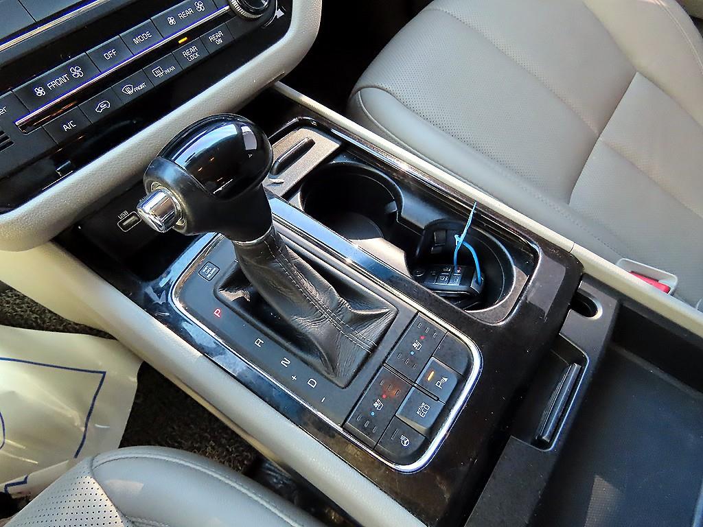 KIA Carnival - Vista 11