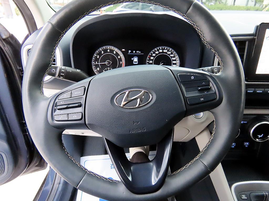 HYUNDAI Venue - Vista 8