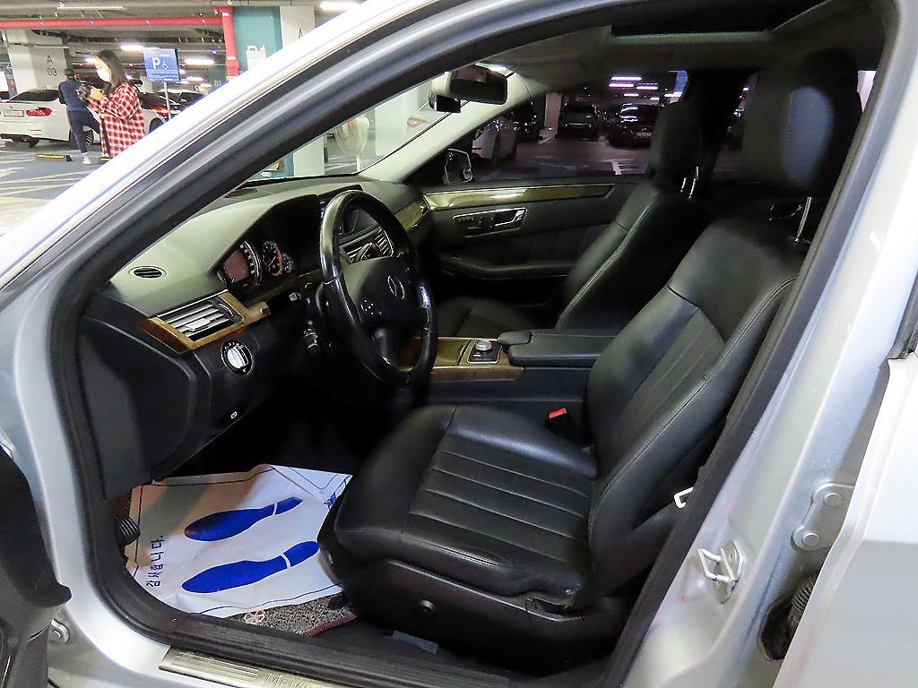 Mercedes Benz E class - Vista 5