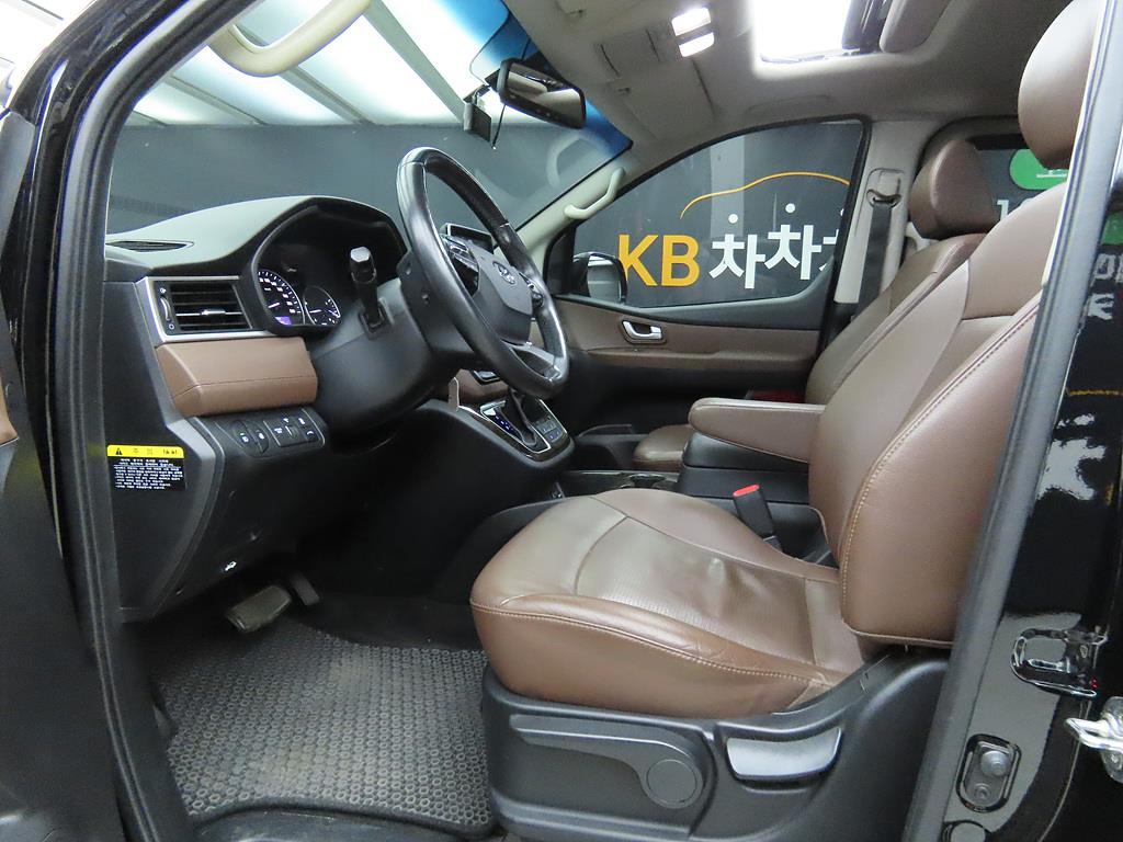 HYUNDAI Starex - Vista 5