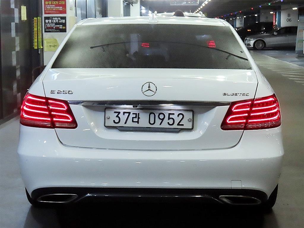 Mercedes Benz E class - Vista 5