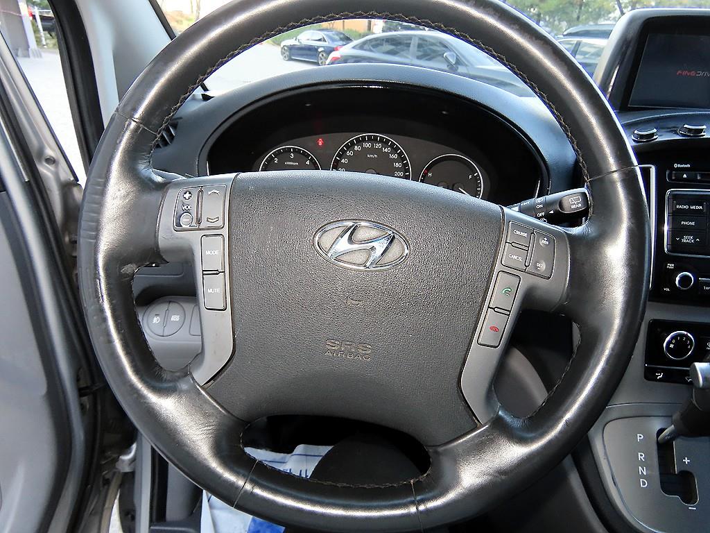 HYUNDAI Starex - Vista 8