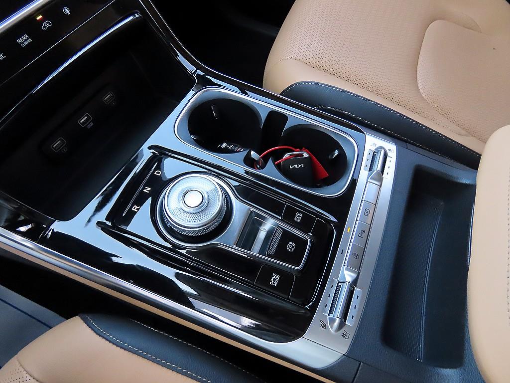 KIA Carnival - Vista 11