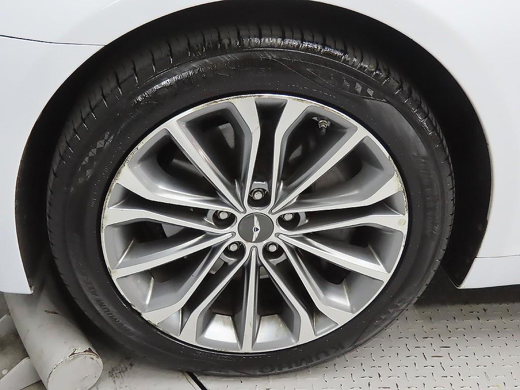 HYUNDAI Genesis - Vista 9