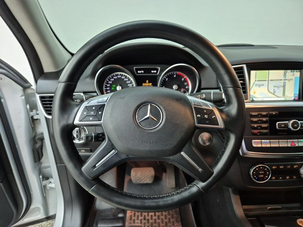 Mercedes Benz M Class - Vista 9