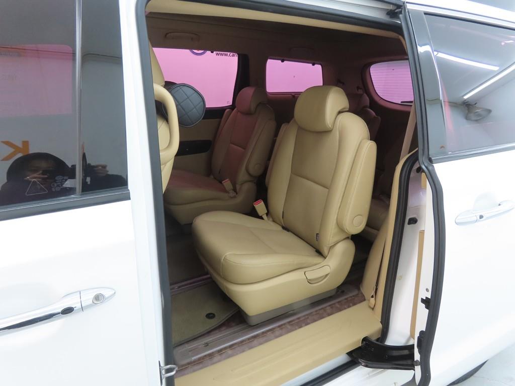 KIA Carnival - Vista 6