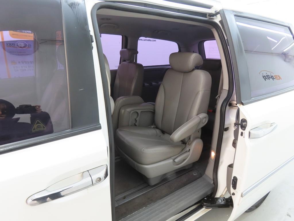 KIA Carnival - Vista 8