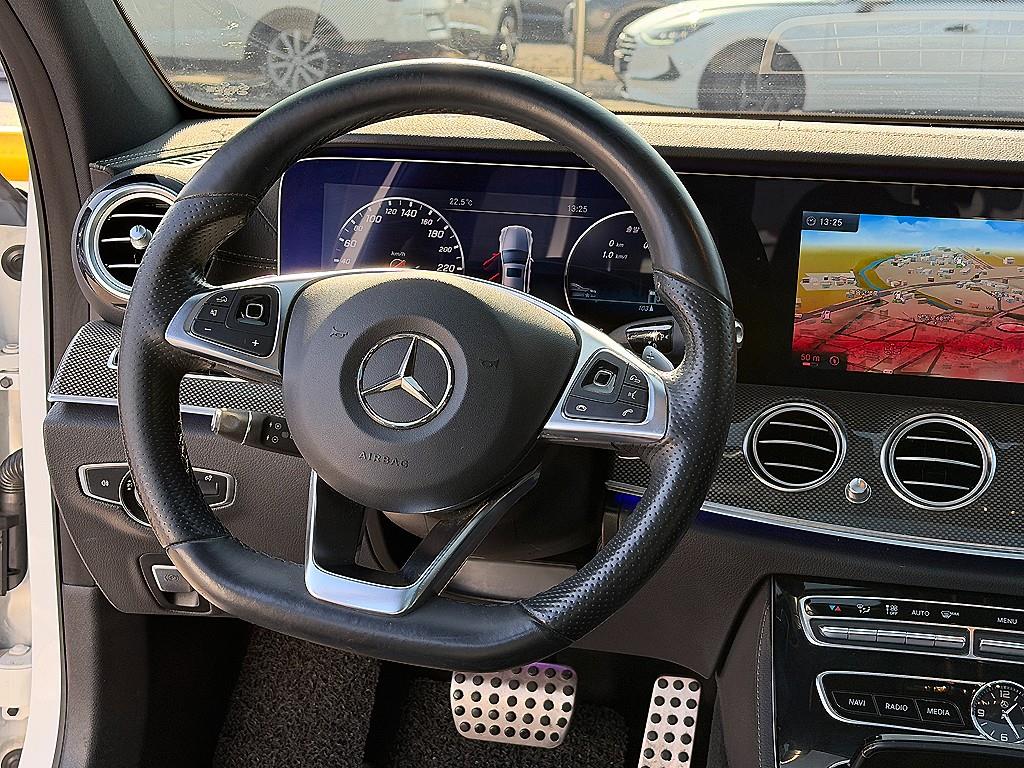 Mercedes Benz E class - Vista 8