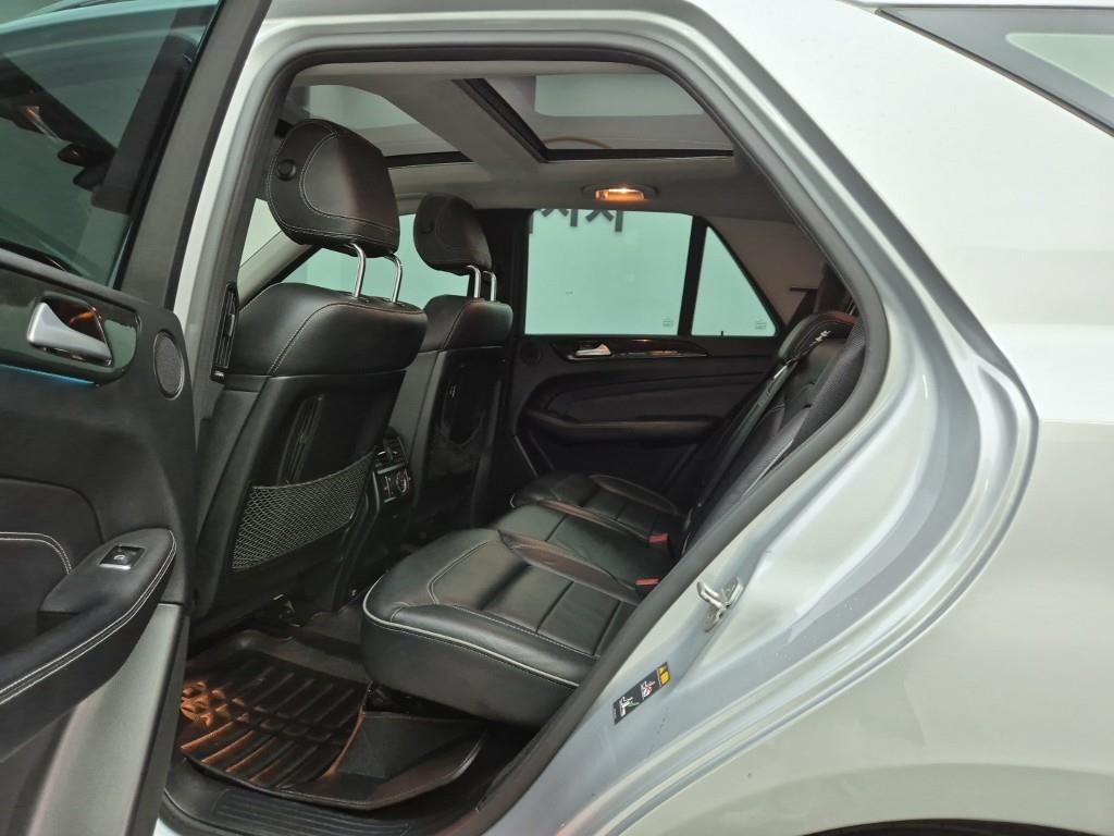 Mercedes Benz M Class - Vista 12