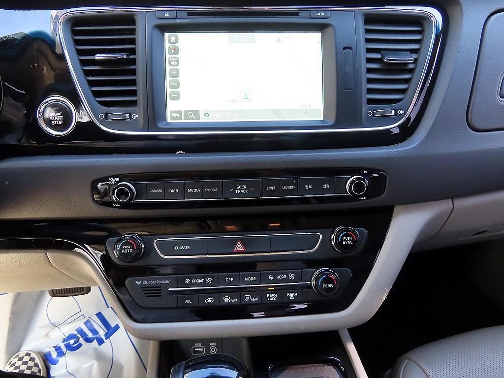 KIA Carnival - Vista 12