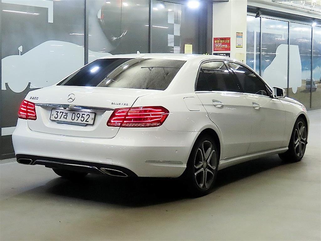 Mercedes Benz E class - Vista 4