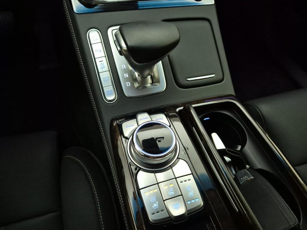 Genesis G90 - Vista 8