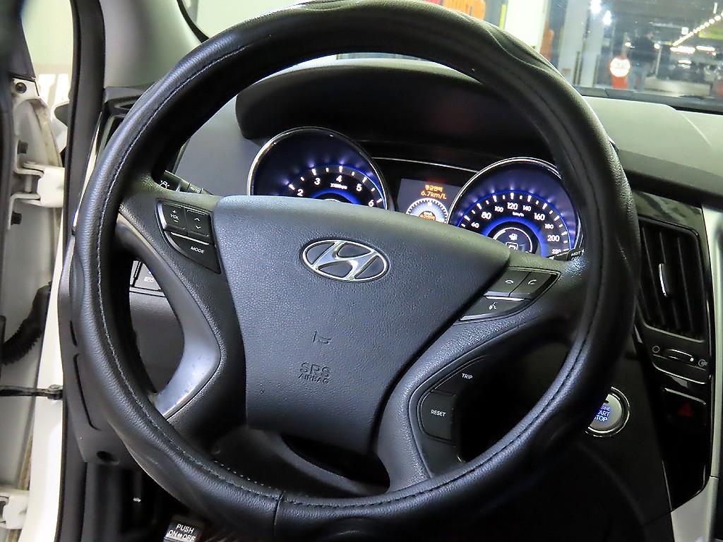 HYUNDAI Sonata - Vista 8