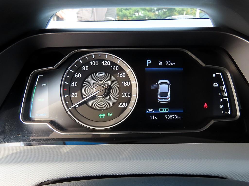 HYUNDAI Ioniq - Vista 9