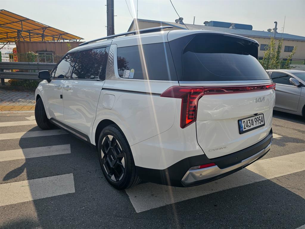 KIA Carnival - Vista 4