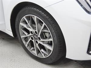 HYUNDAI Avante - Vista 10