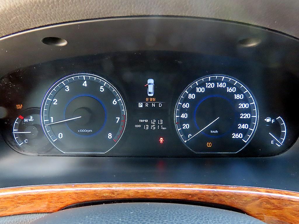 HYUNDAI Equus - Vista 9